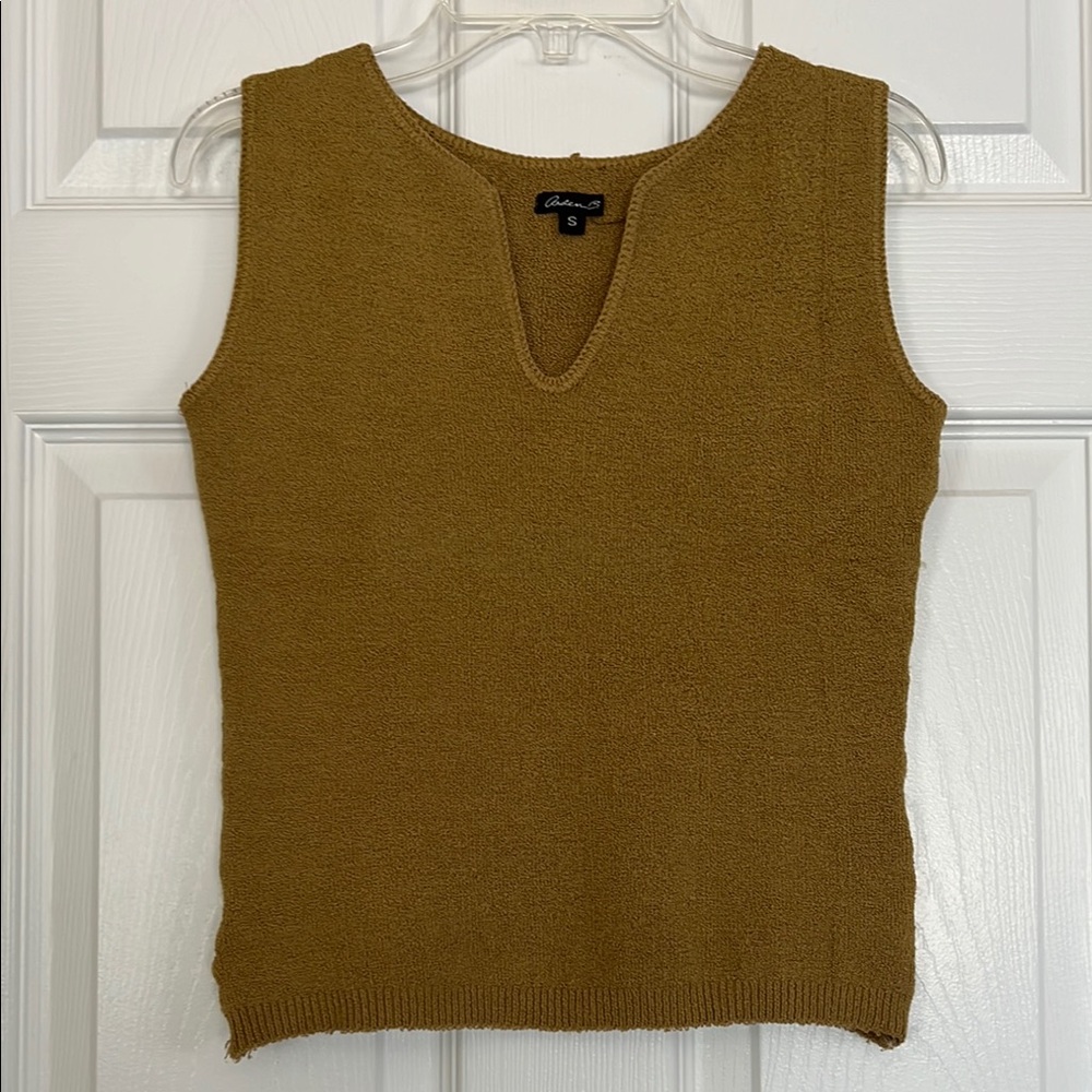 ARDEN B Sleeveless Rich Tan color Stylish V neck design Knit Top size S